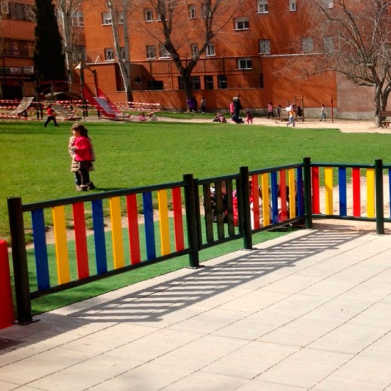 Tanca infantil d'acer en colors